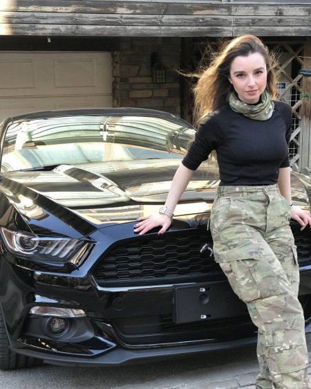 Елена делигиоз в военной форме в хорошем качестве