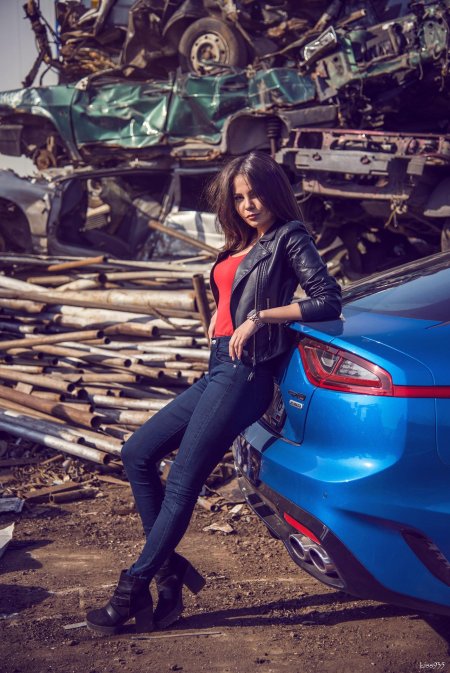 Девушка и машина