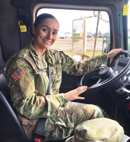 Девушка военной форме