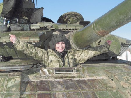 Женщина танкист