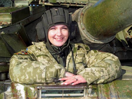 Женщина танкист