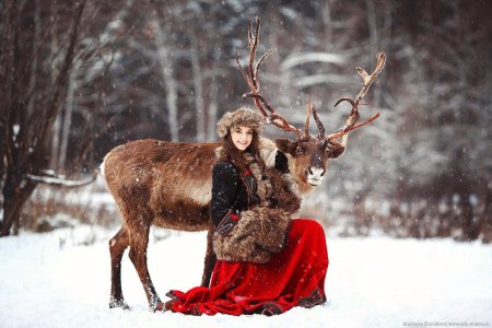 Девушка с оленем