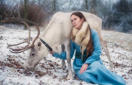 Девушка с оленем
