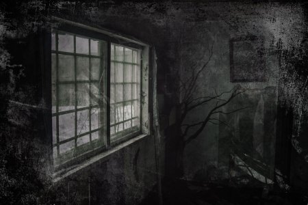 Мрачная комната с окном