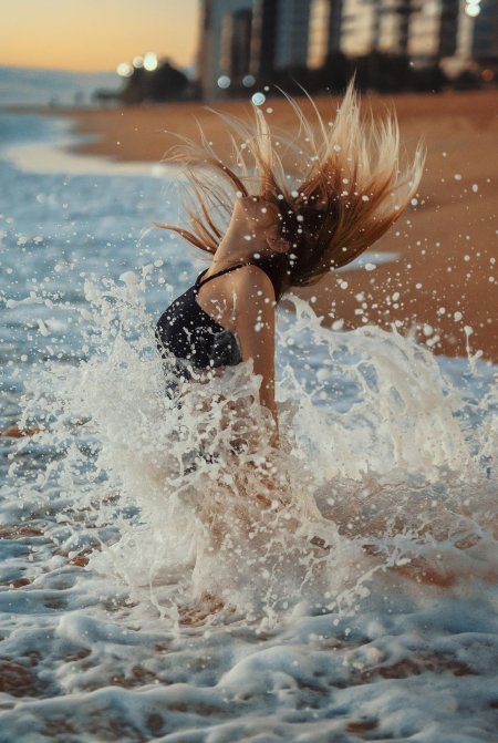 Красивые девушки в воде