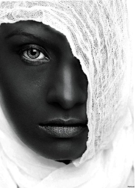 Темнокожая женщина