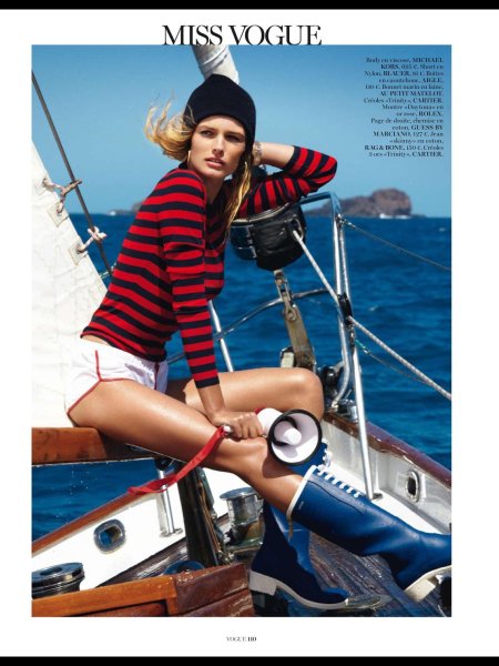 Модель эдита вилкевичуте в тельняшке