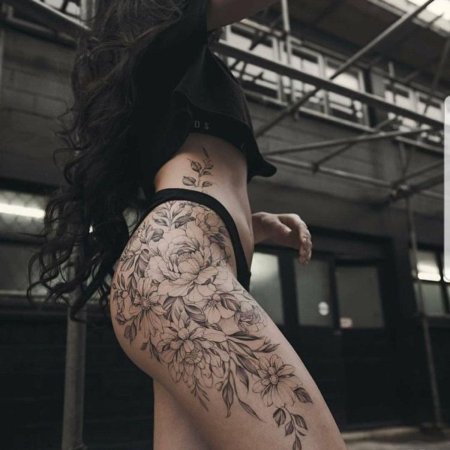 Тату для девушек на бедре