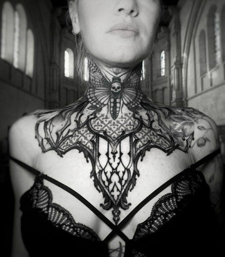 Женские татуировки на шее