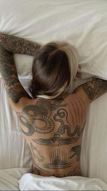 Худые татуированные девушки