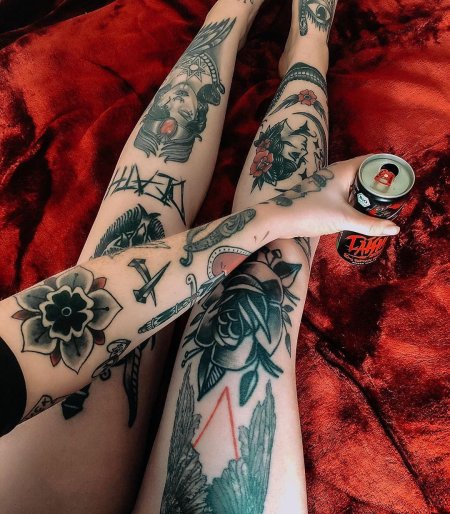 Девушка татуировка