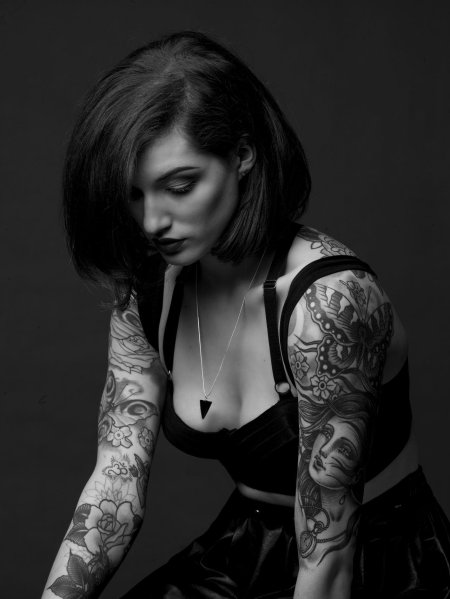 Девушка с тату