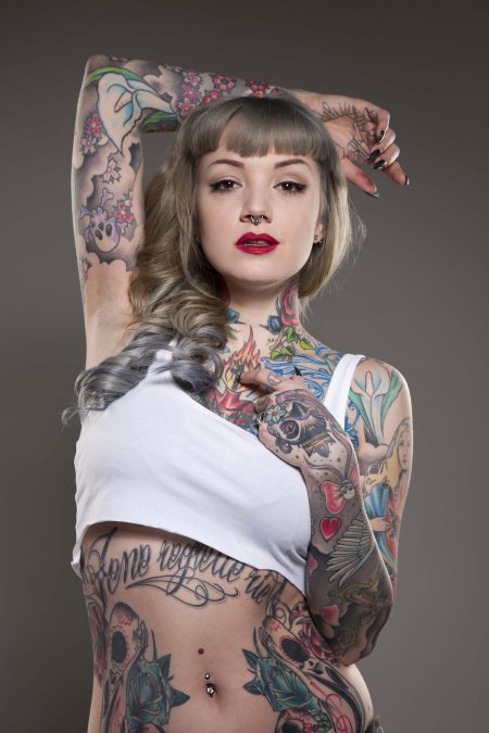 Женщина с татуировками