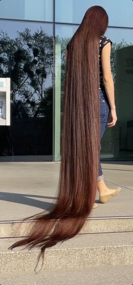 С длинными волосами