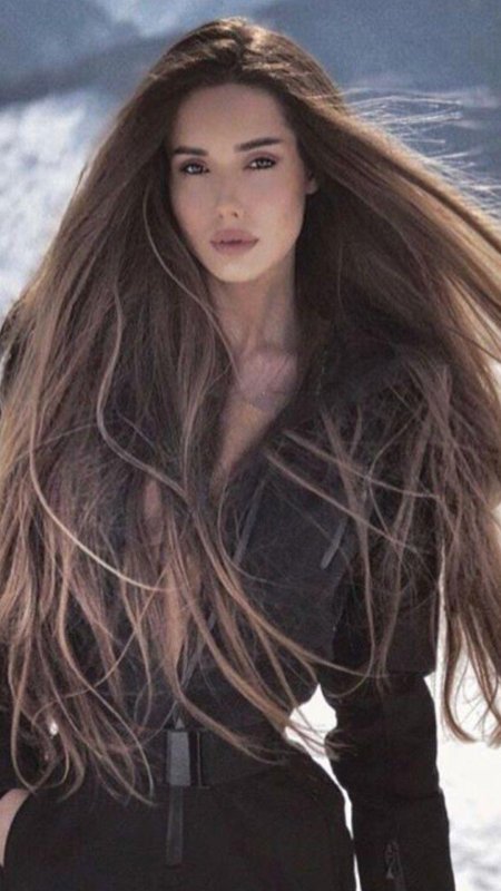 Модели с длинными волосами