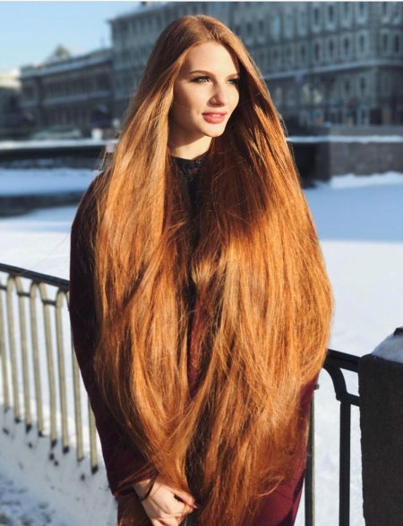 Девушки с очень длинными волосами