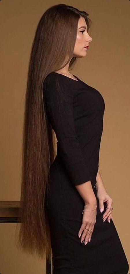 Девушки с длинными волосамм