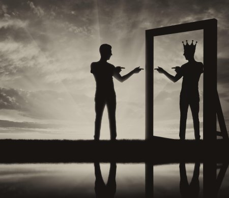 Человек зеркало