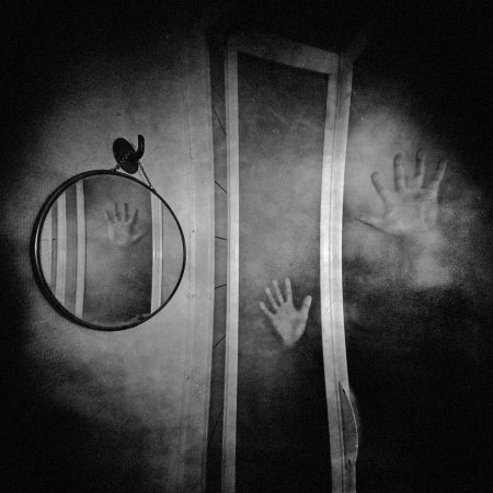 Тень в зеркале