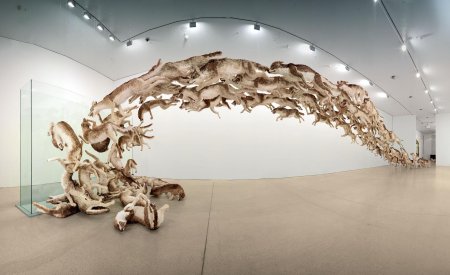 Инсталляция прямолинейность музей гуггенхайма бильбао волки