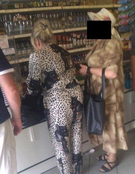 Женщина в леопардовом