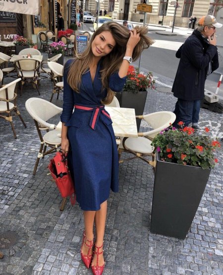 Стильное платье