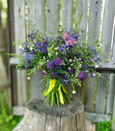 Дизайнерский букет из полевых цветов