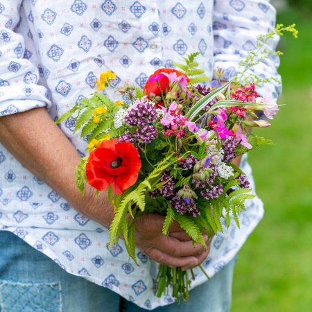 Красивые букеты с полевыми цветами