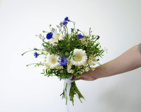Букет невесты васильки
