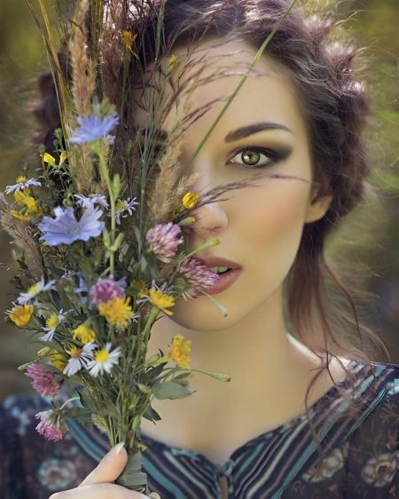 Красивая женщина