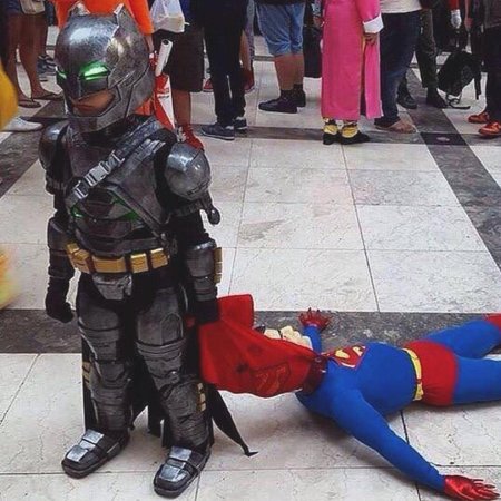 Смешной костюм супергероя