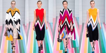 Платье с геометрическим рисунком