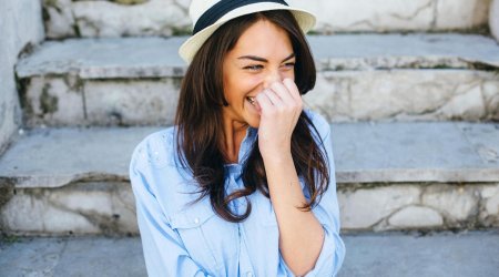 Смеющиеся девушки