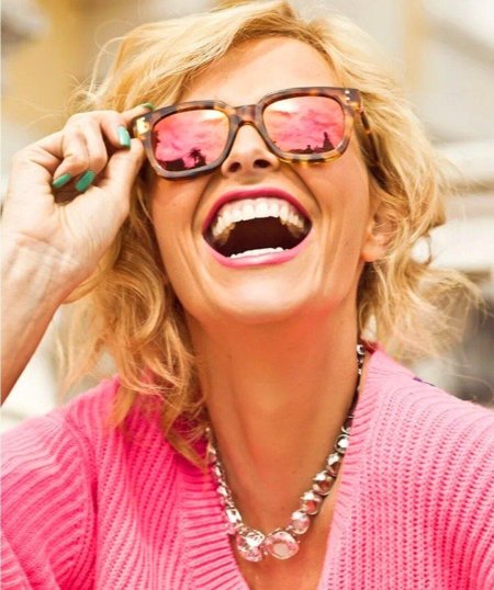 Смеющаяся женщина