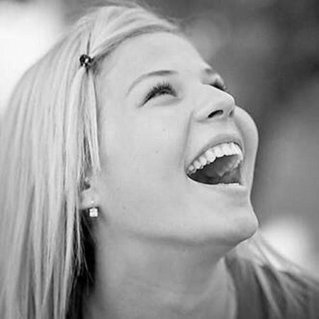 Смеющаяся женщина