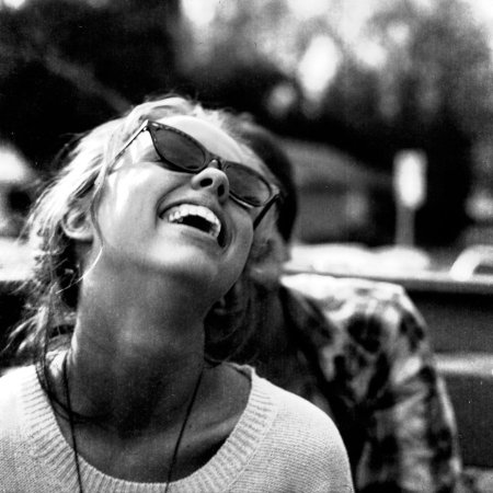 Смеющаяся девушка