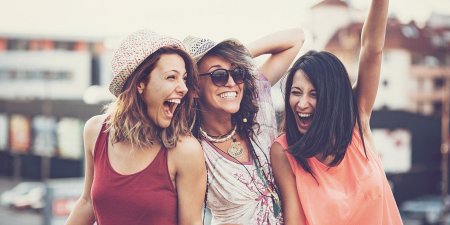 Смеющаяся девушка