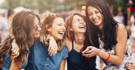 Много подруг