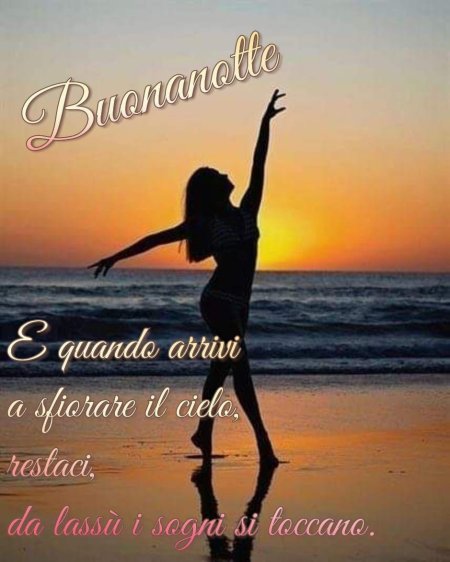 Танцующая девушка у моря