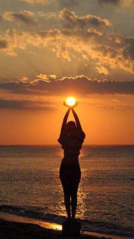 Девушка на солнце