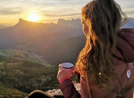 Девушка в горах