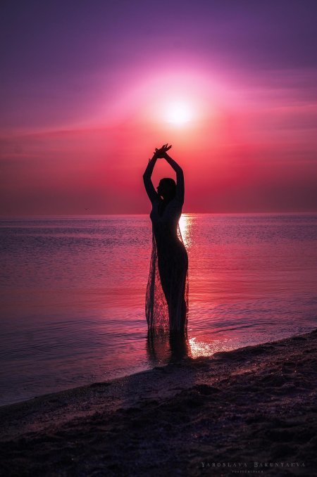 Девушка на закате