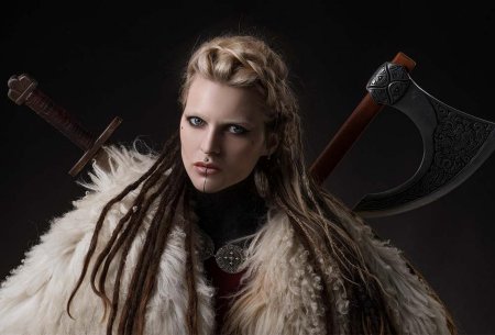 Викинг женщина