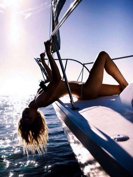 Голые девки на яхте
