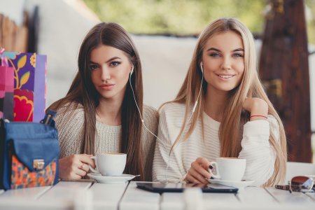 Девушка подружка