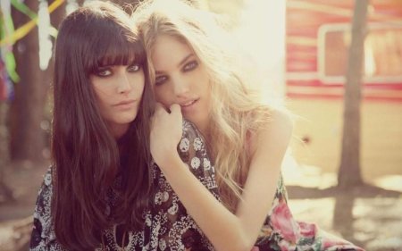 Красивая подруга