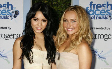 Брюнетка блондинка