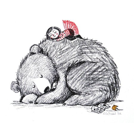 Медвежонок обнимает