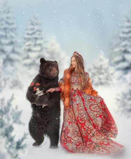 Русская красавица с медведем