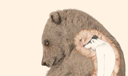 Медведь обнимает девушку